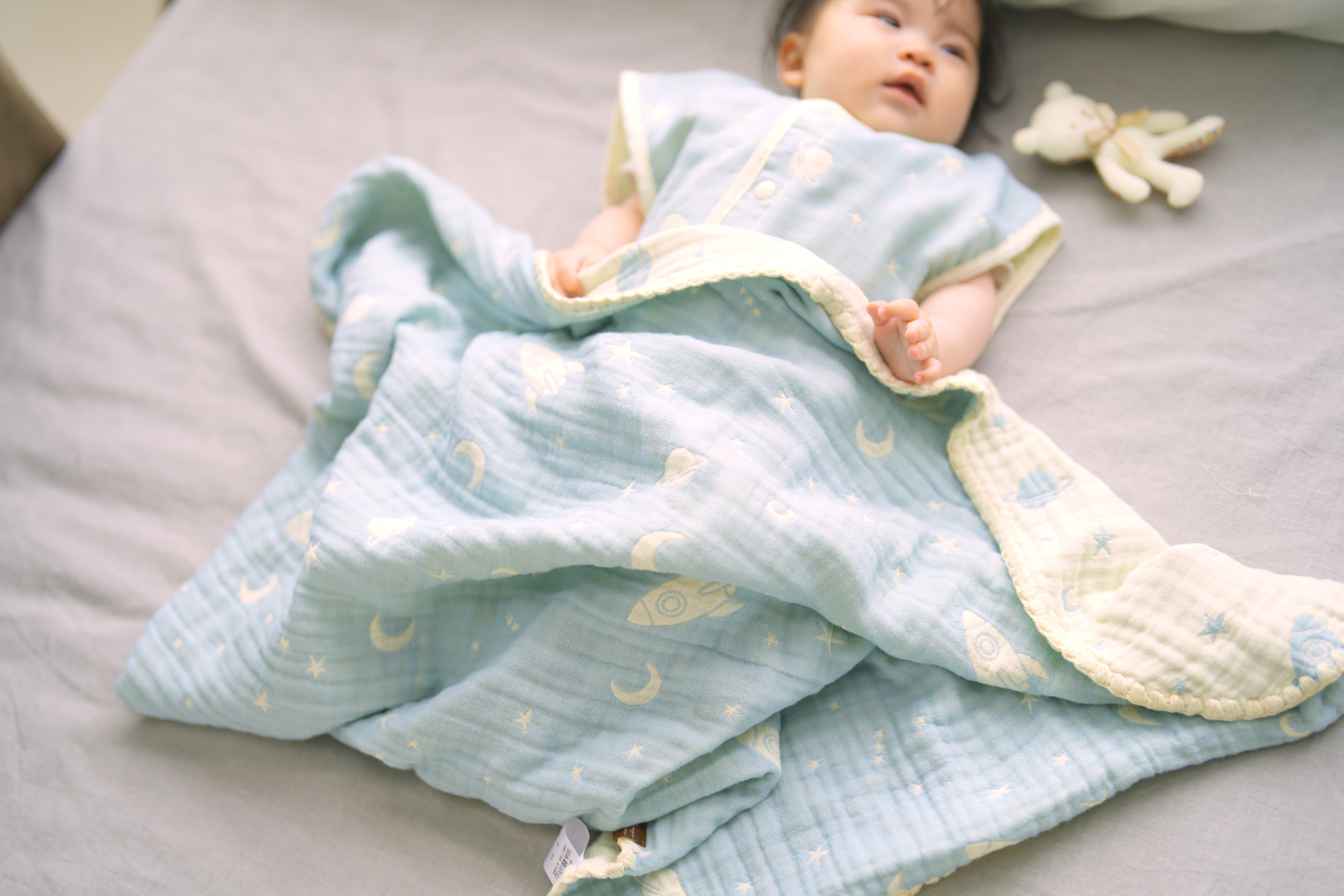 赤ちゃんにガーゼケットを選ぶなら ― 何重？サイズ？その他にも知ってほしい安全のこと