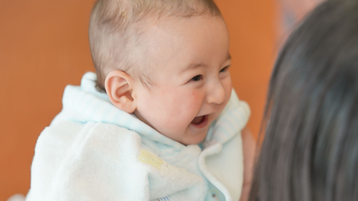 笑っている赤ちゃん