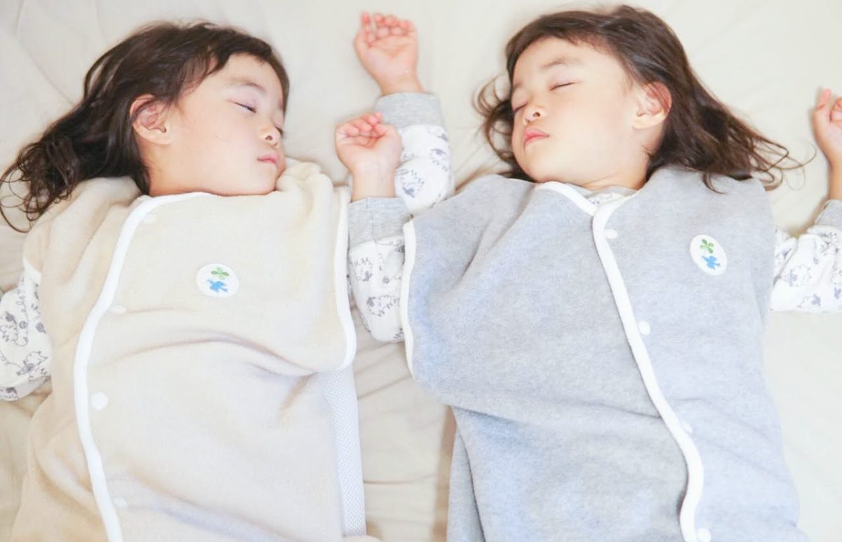 双子育児のベビー服・スリーパー選び|「2人分」を賢く揃えるコツ