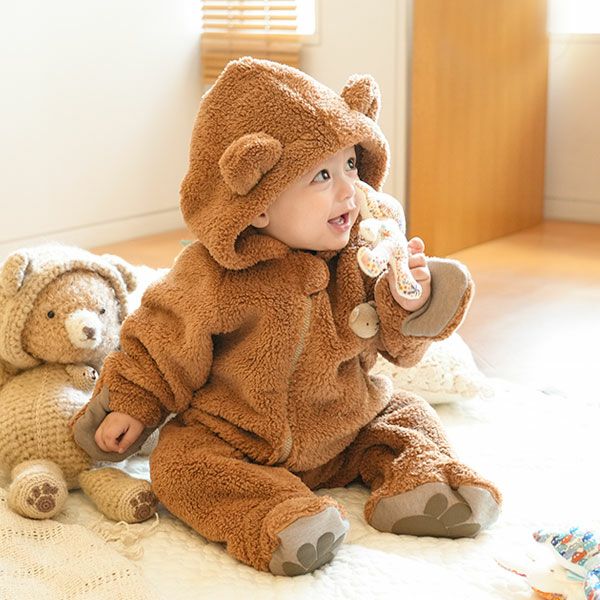 まるで本物のくまさんみたい！可愛いベビーにあったかくまさんの着ぐるみ