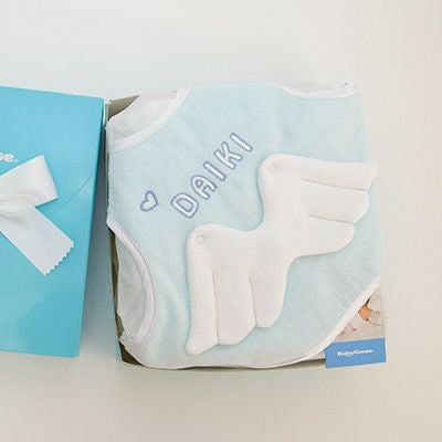 天使の羽が可愛いお名前入りスタイ